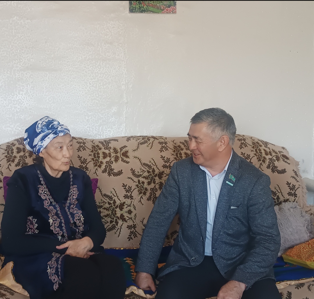 Педагогикалық еңбек ардагеріне бару