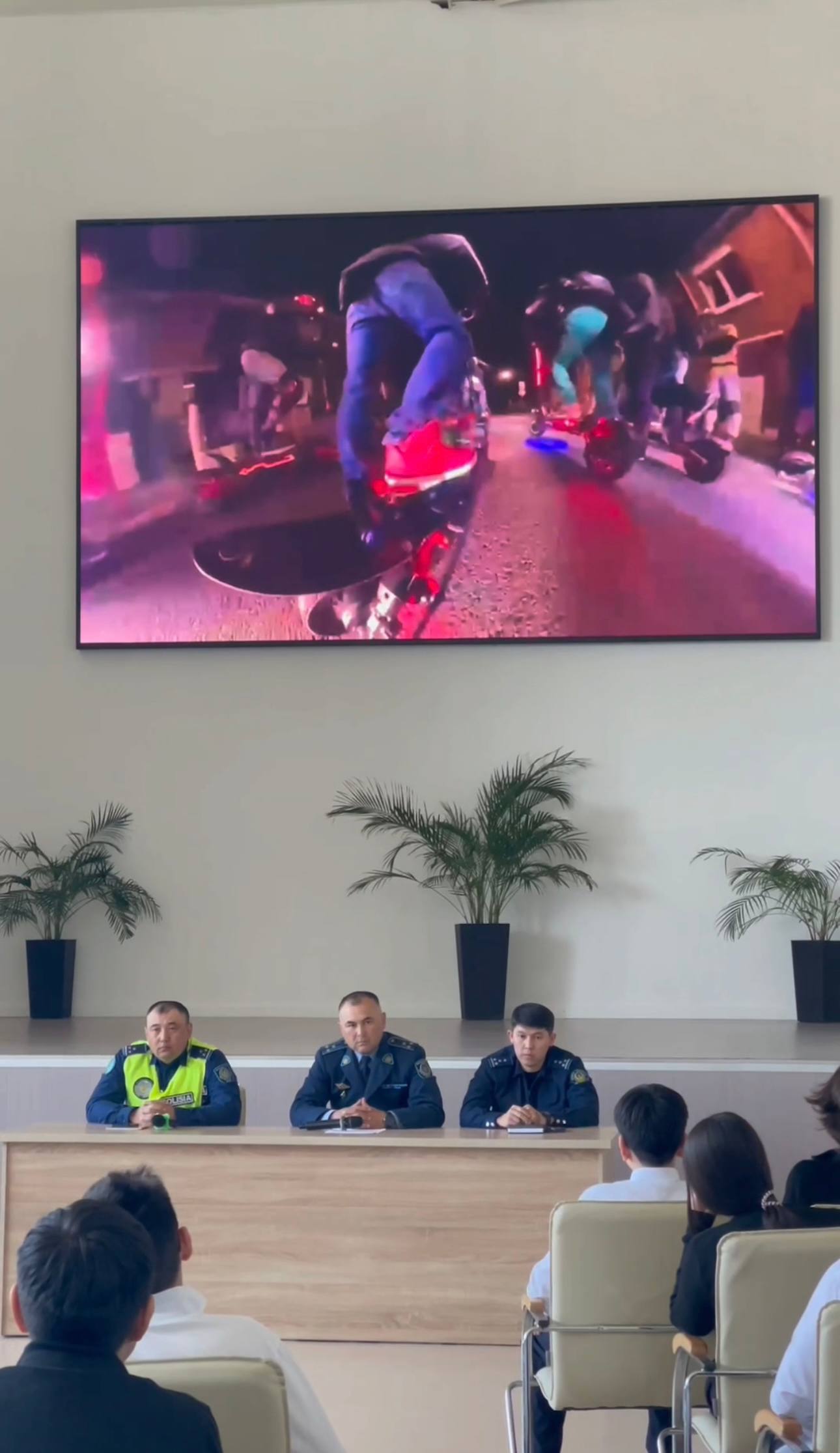 Жол қозғалысы-ортақ жауапкершілік: Абай облысында 200-ге жуық оқушы қатысқан қауіпсіздік сабағы ұйымдастырылды.