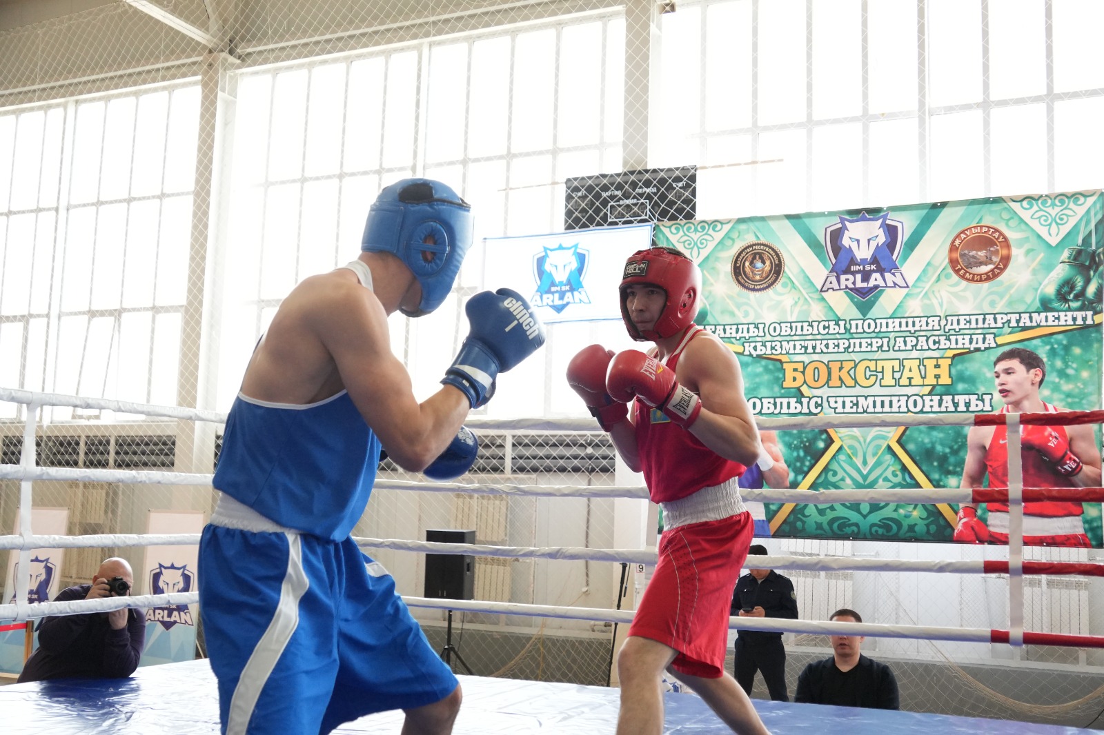 Теміртауда тәртіп сақшылары былғары қолғап түйістірді