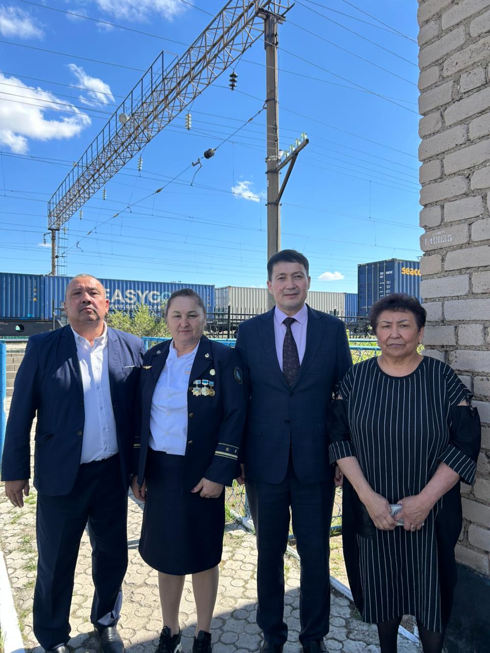 Аудан әкімі "Белоградовка" теміржол станциясы бастығының еңбек сіңірген демалысына шығуымен құттықтады