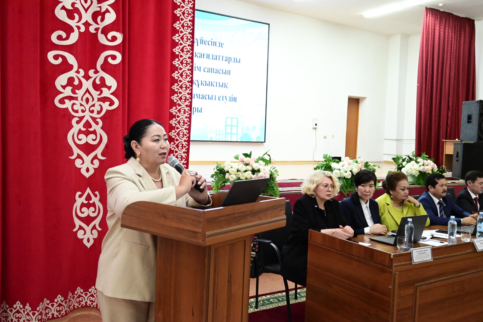 «БІЛІМ БЕРУ ЖҮЙЕСІНДЕ КОНСТИТУЦИЯЛЫҚ ҚАҒИДАТТАРДЫ ІЛГЕРІЛЕТУ – БІЛІМ САПАСЫН АРТТЫРУ МЕН ҚҰҚЫҚТЫҚ ҚОРҒАЛУДЫ ҚАМТАМАСЫЗ ЕТУДІҢ ФАКТОРЫ» ТАҚЫРЫБЫНДА СЕМИНАР ӨТТІ