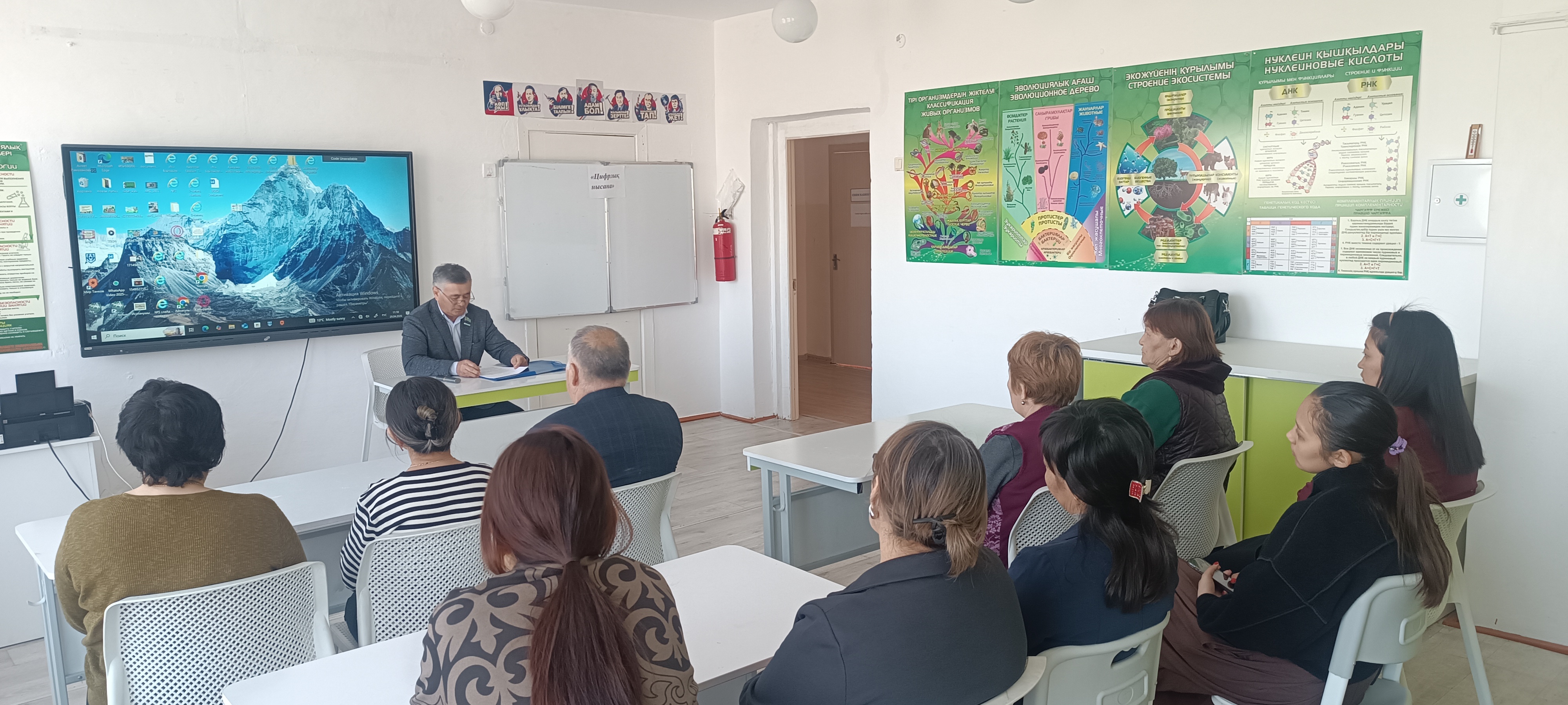 Үлгілі ауылының педагогтарымен кездесу