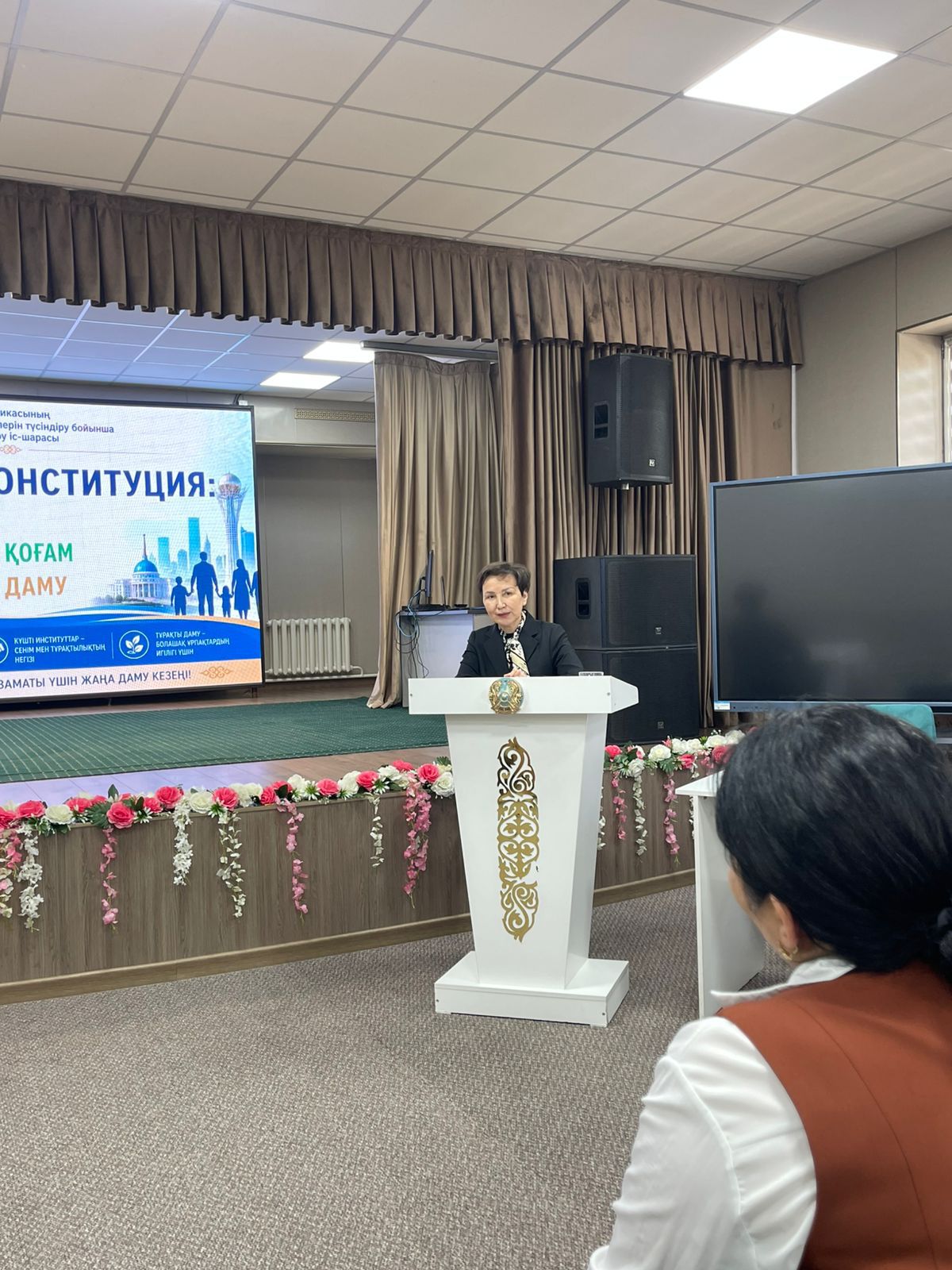 Қазақстан Республикасының жаңа Конституциясының ережелерін түсіндіру бойынша ақпараттық-түсіндіру іс-шарасы Алматы қаласының білім саласында сапаны қамтамасыз ету департаментінің ұйымдастыруымен «№169 мектеп-лицей» базасында өткізілді.