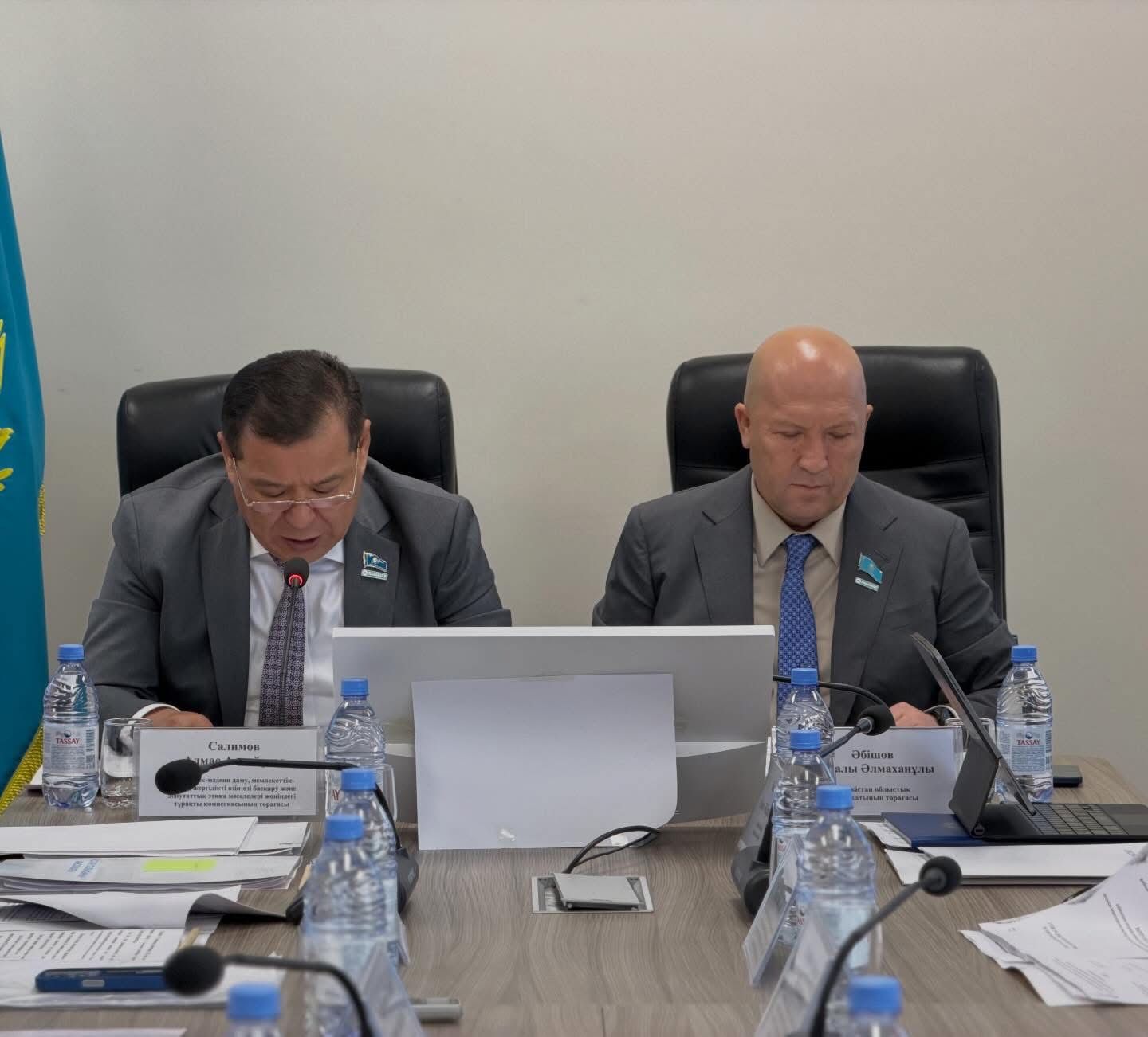 Түркістан облыстық мәслихаты әлеуметтік-мәдени даму, мемлекеттік-құқық, жергілікті өзін-өзі басқару және депутаттық этика мәселелері жөніндегі тұрақты комиссиясының отырысы