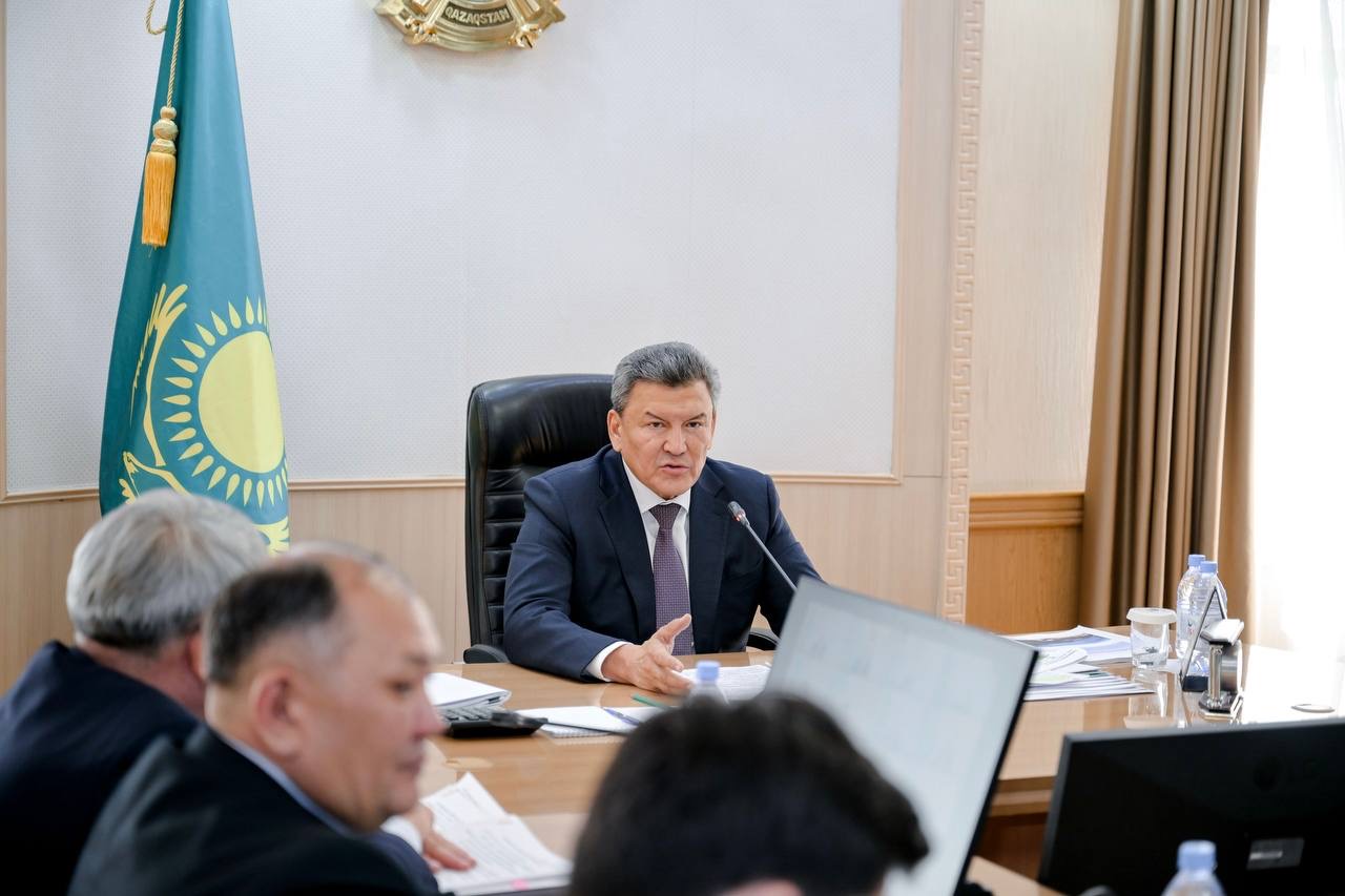 Облыс әкімдігінің отырысында 2026 жылдың бірінші тоқсанындағы өңірдің әлеуметтік-экономикалық даму мәселелері және жол саласының жағдайы қаралды