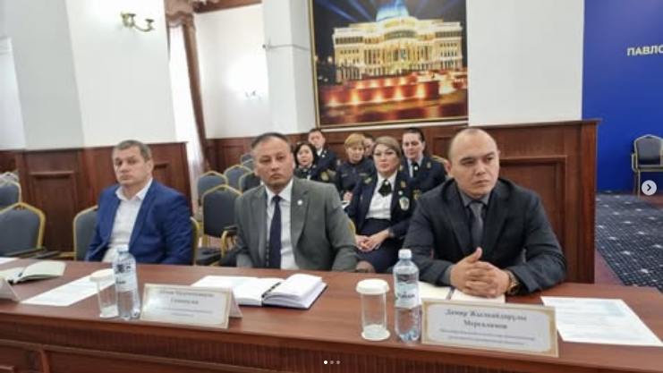 Дөңгелек үстел өтті