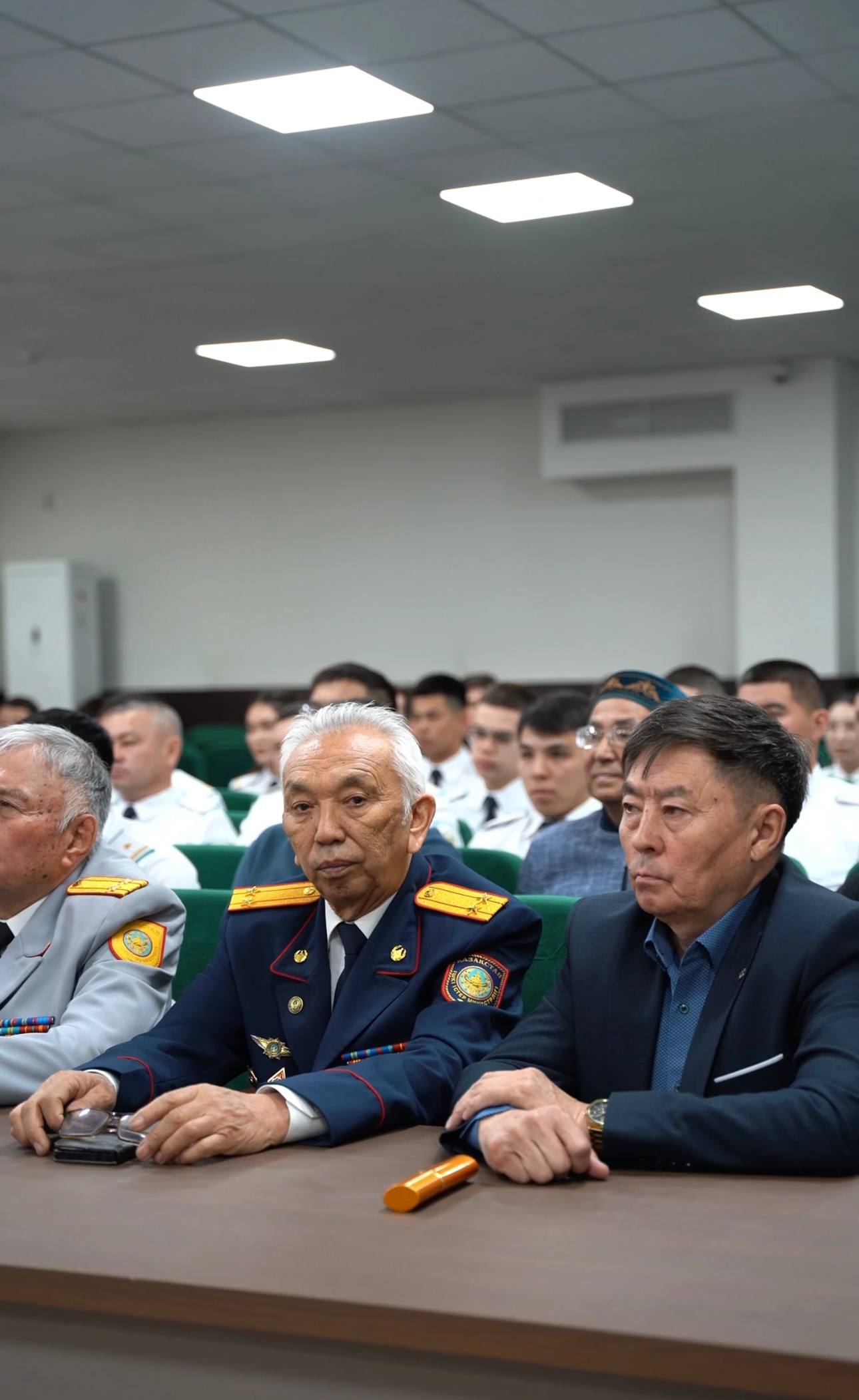 Абай облысы Полиция департаментінде ардагерлер кеңесінің қатысуымен тәлімгерлер мен жас қызметкерлер арасында кездесу өткізілді.