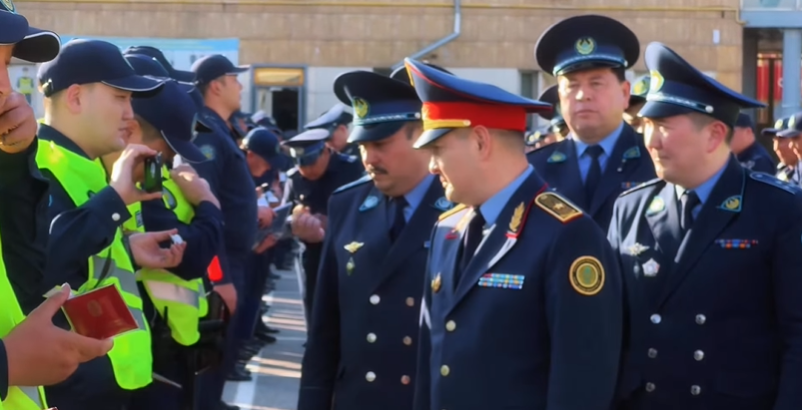 Шымкентте полицияның гарнизондық таратуында үздік қызметкерлер марапатталды