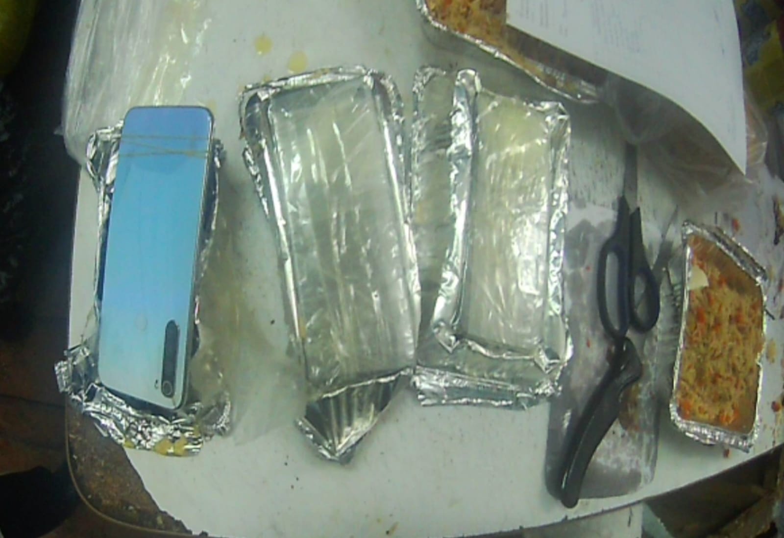 БҚО-да тергеу изоляторына телефон кіргізбек болған азамат ұсталды