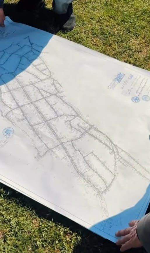 Азат ауылында халықты сапалы әрі тұрақты ауыз сумен қамтамасыз ету мақсатында су құбыры желілерін салу және реконструкциялау жобасын іске асыру жоспарлануда.