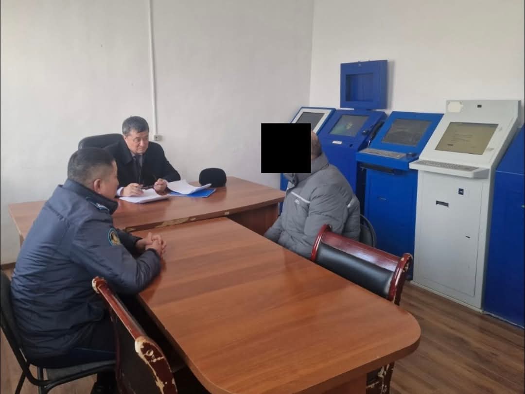 Адам құқықтары жөніндегі Омбудсменнің өңірлік өкіоі Амангелді Абдолов Атырау облысы ҚАЖД-мен #15 мемлекеттік мекемеде жазасын өтеп жатқандарды біріккен жеке қабылдау өткізді.