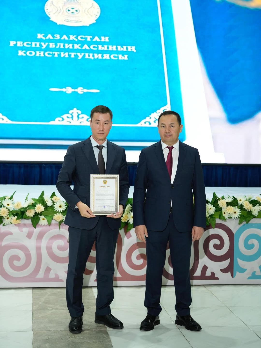 Шымкент қаласының жастар саясаты басқармасының басшысы Азамат Парманов Мемлекет басшысы Қасым-Жомарт Тоқаевтың Алғыс хатымен марапатталды.