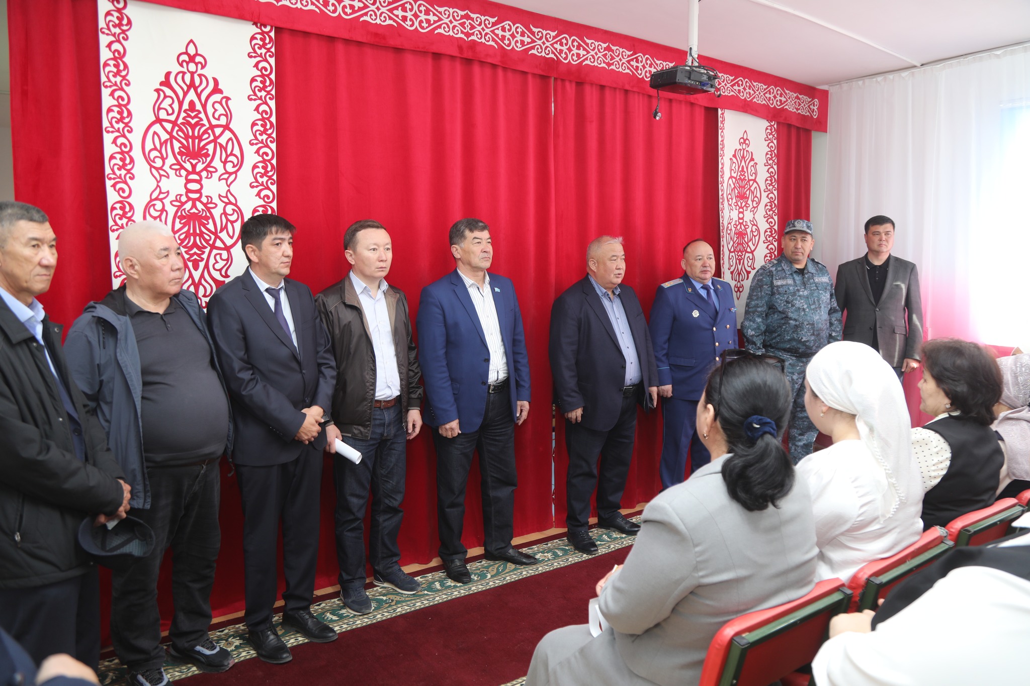 Аудан әкімі шалғайдағы ауыл тұрғындарымен кездесті