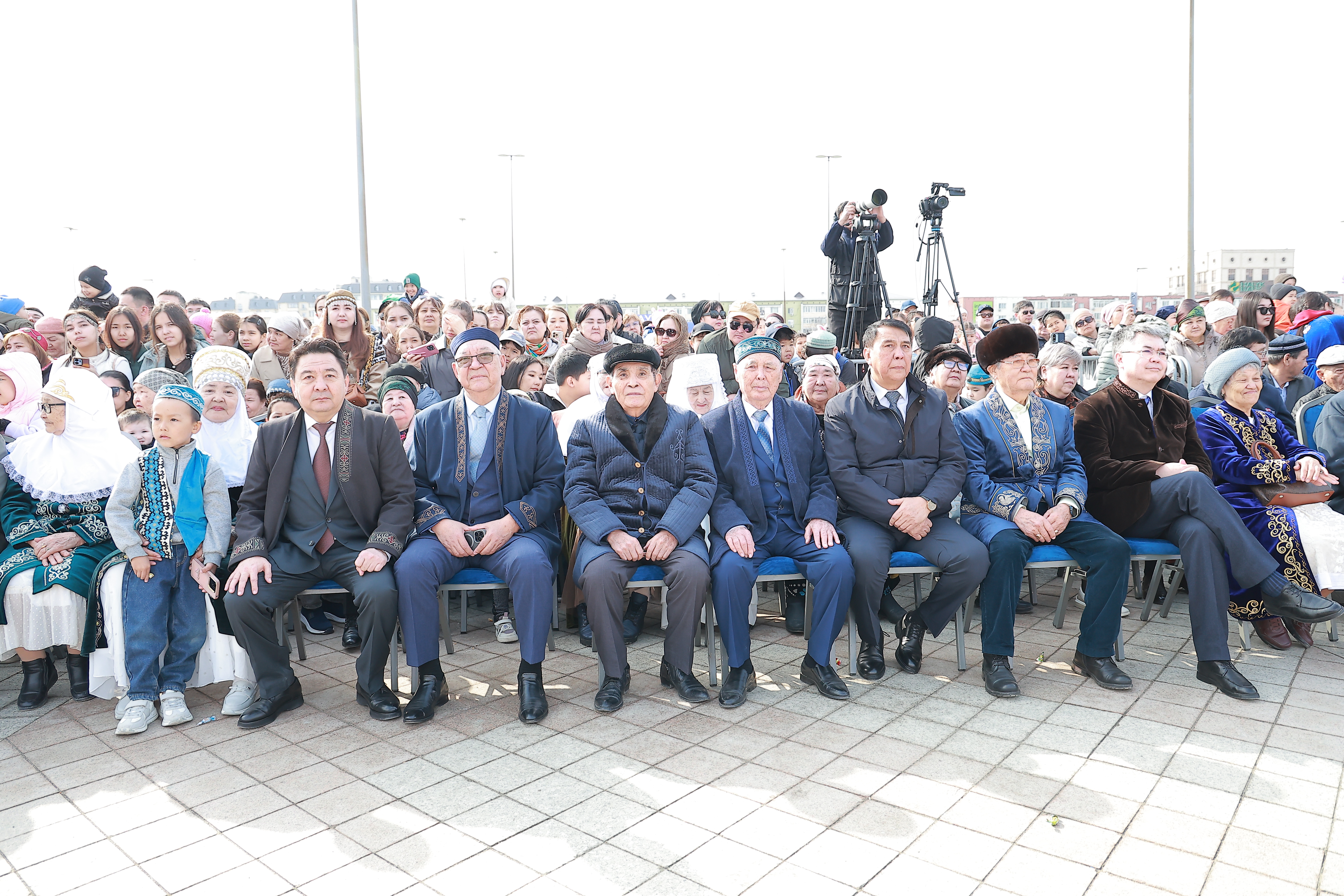 АТЫРАУДА ӘЗ-НАУРЫЗ МЕЙРАМЫ КЕҢ КӨЛЕМДЕ ТОЙЛАНДЫ