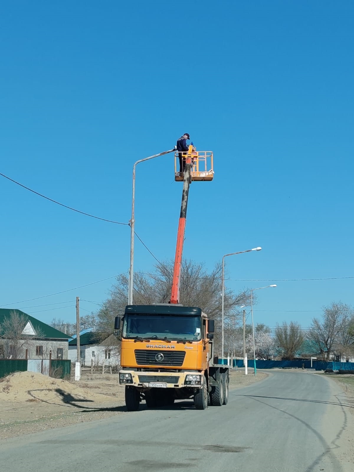 ОКРУГТЕ ЖАРЫҚТАНДЫРУ ЖӘНЕ АБАТТАНДЫРУ ЖҰМЫСТАРЫ ЖҮРГІЗІЛУДЕ
