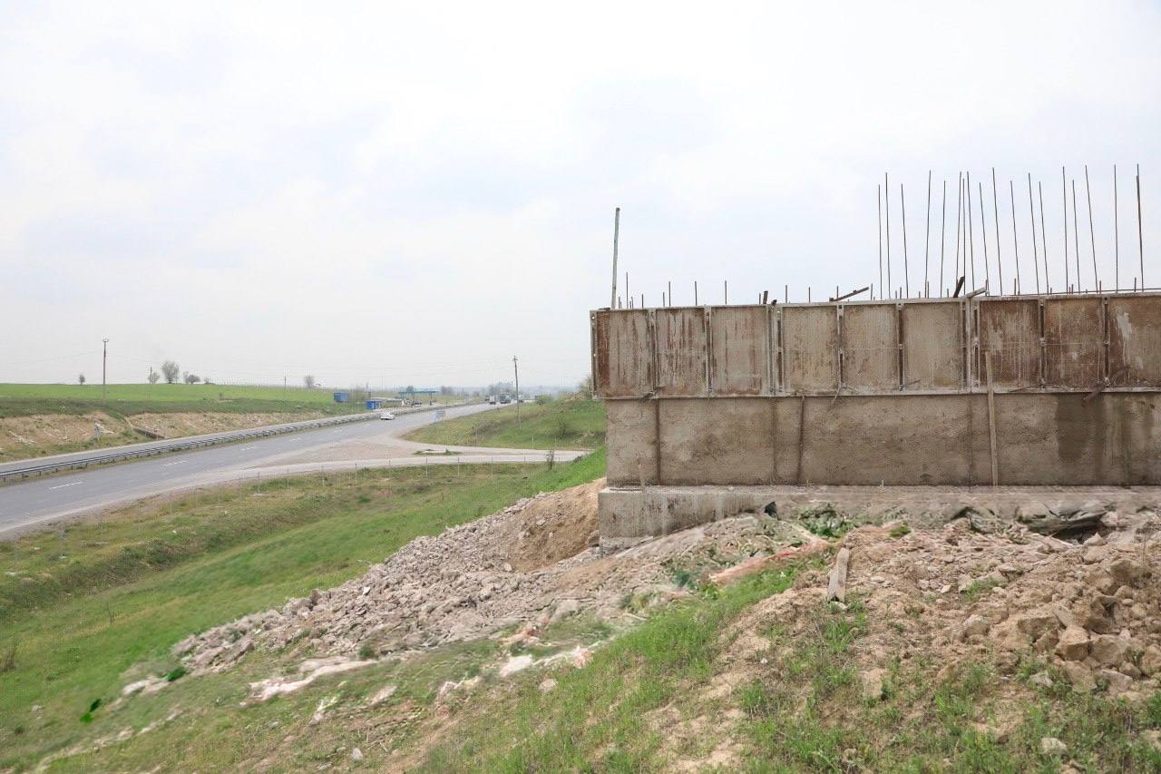 В САРЫАГАШСКОМ РАЙОНЕ ПРОВОДЯТСЯ РАБОТЫ ПО МОДЕРНИЗАЦИИ ИНФРАСТРУКТУРЫ И БЛАГОУСТРОЙСТВУ