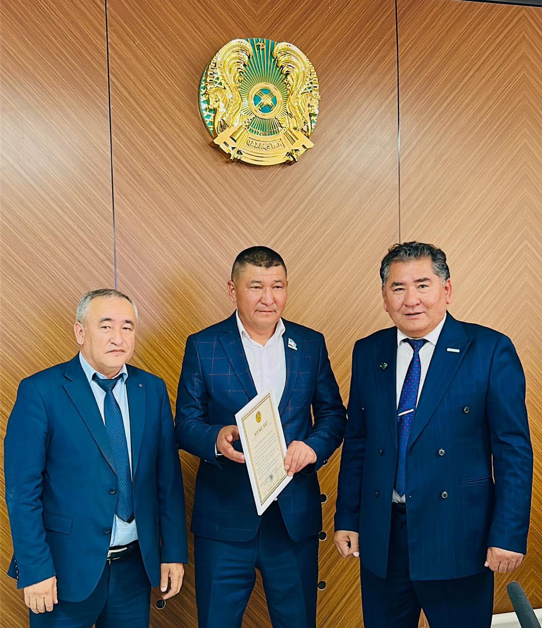 ДЕПУТАТТАРҒА ПРЕЗИДЕНТ АЛҒЫСЫ ТАБЫСТАЛДЫ🤝