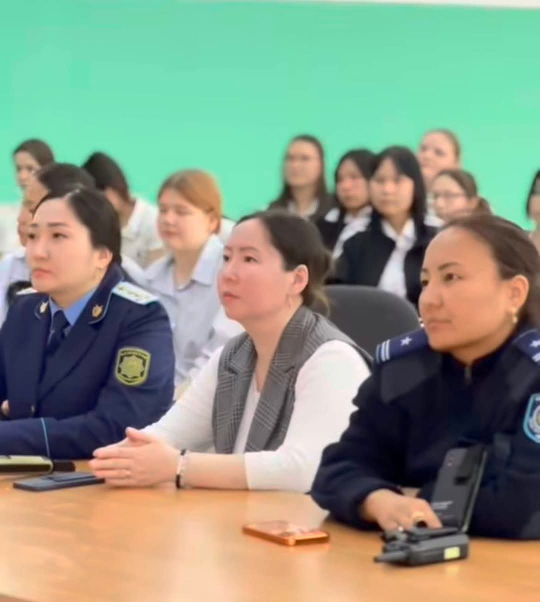 ЖҰМЕКЕН НАЖМЕДЕНОВ АТЫНАДАҒЫ МЕКТЕПТЕГІ ҚҰҚЫҚТЫҚ САҒАТ