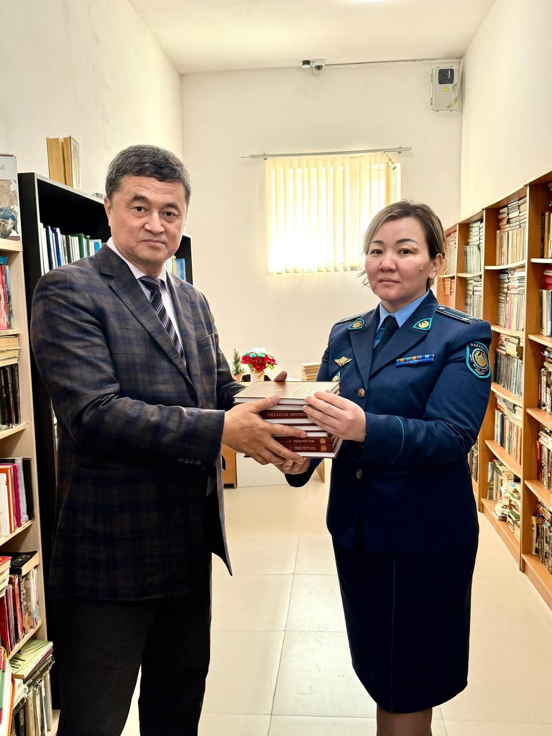 ЖҮЗГЕ ЖУЫҚ КІТАП ТАРТУ ЕТІЛДІ