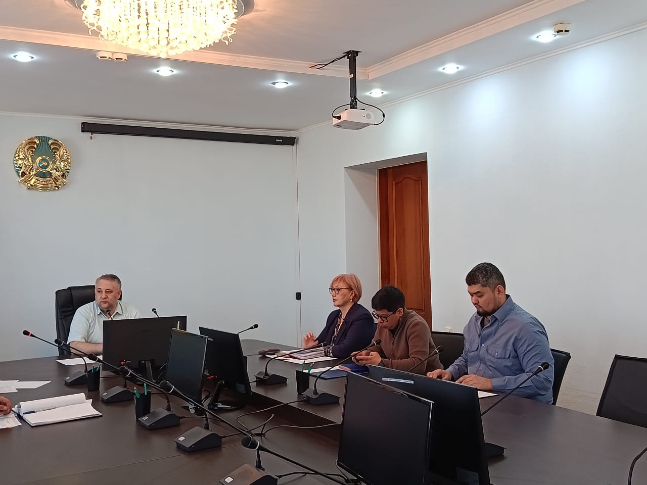 «Депутаттық өкілеттіктері, азаматтардың құқықтары мен заңдылығы, қоғамдық ұйымдармен және бұқаралық ақпарат құралдарымен байланыс мәселелері жөніндегі тұрақты комиссияның отырысы»