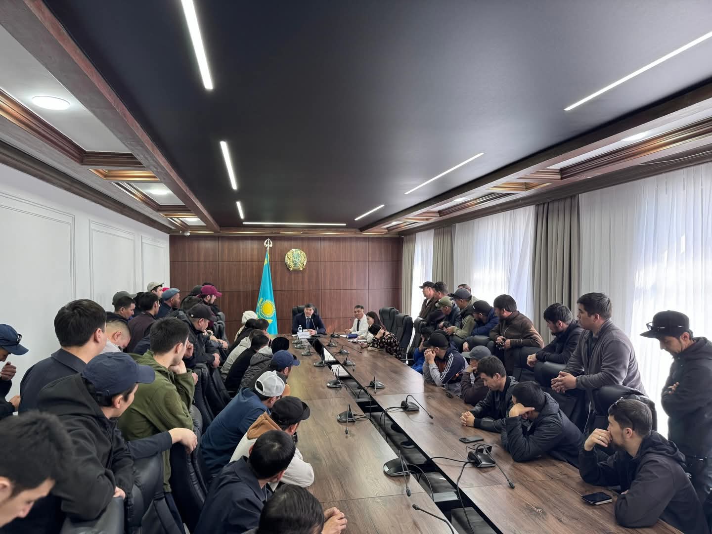 Қарақия ауданының әкімі тұрғындарды жұмыссыздық мәселесі бойынша қабылдады