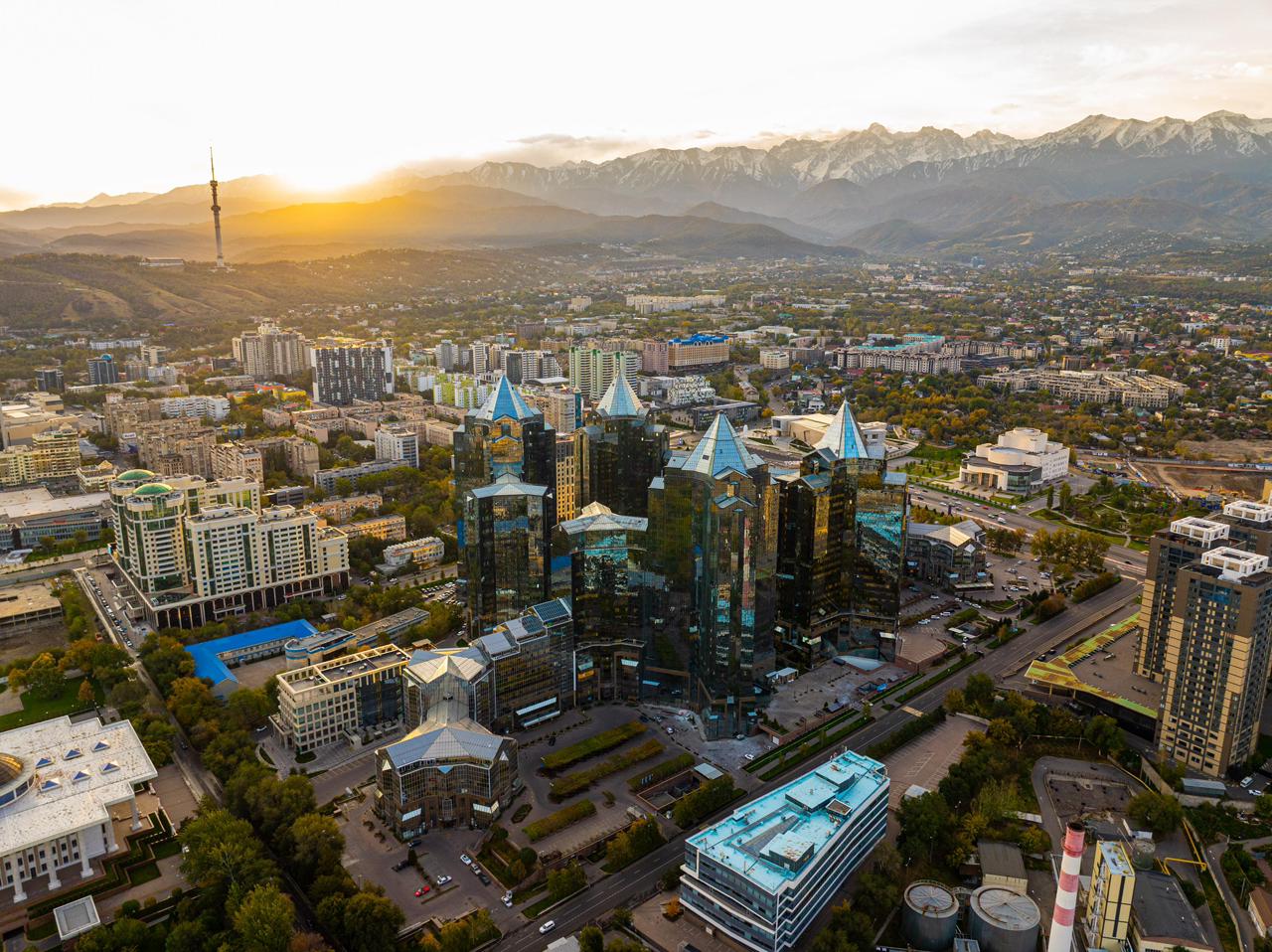 Алматының Әуезов ауданында күн сайын 700-ден астам қызметкер санитарлық тазалықты қамтамасыз етеді