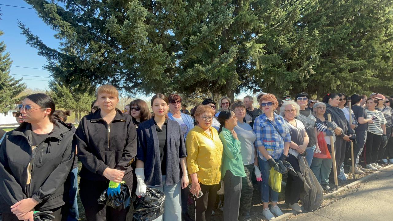 «Таза Қазақстан» ұлттық экологиялық науқаны аясында 30 сәуірде Мәдениет орталығының жанындағы саябақ аумағын абаттандыру және тазалау бойынша сенбілік өтті.