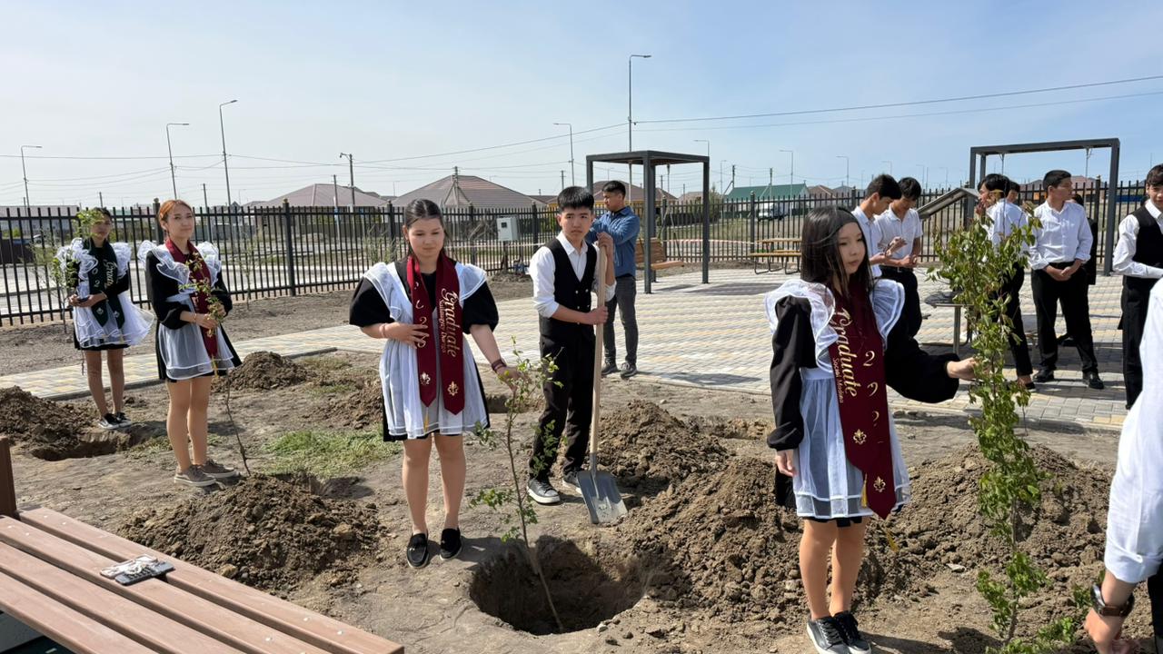 «Түлектердің ағаш егу» эко-челленджі өтті