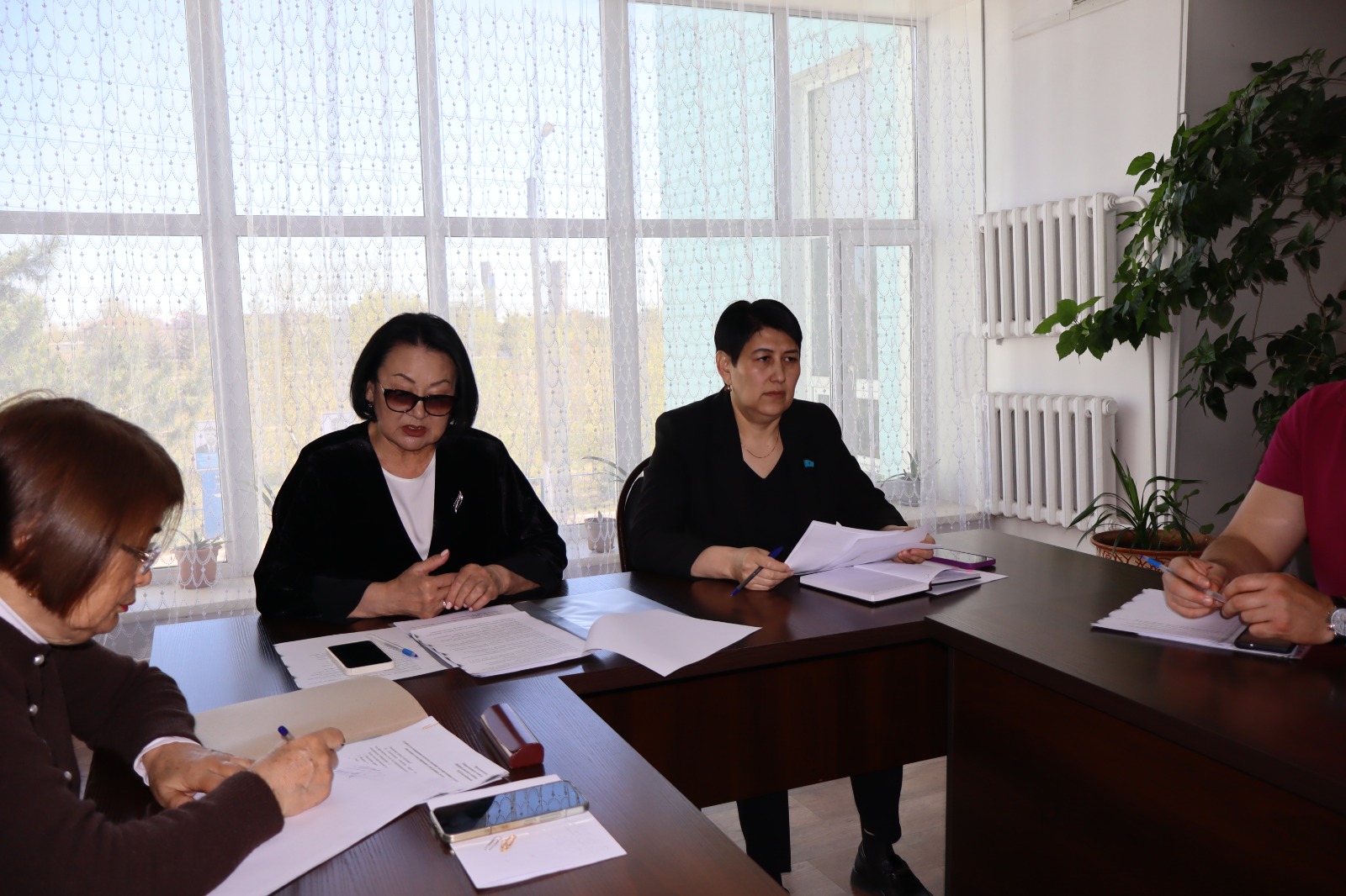 2026 жылғы 28 сәуірде Шарбақты  аудандық Қоғамдық кеңесінің төрайымы Б.К.Қалыбаеваның төрағалығымен Қоғамдық кеңестің 2-тоқсанға арналған кезекті отырысы өтті.