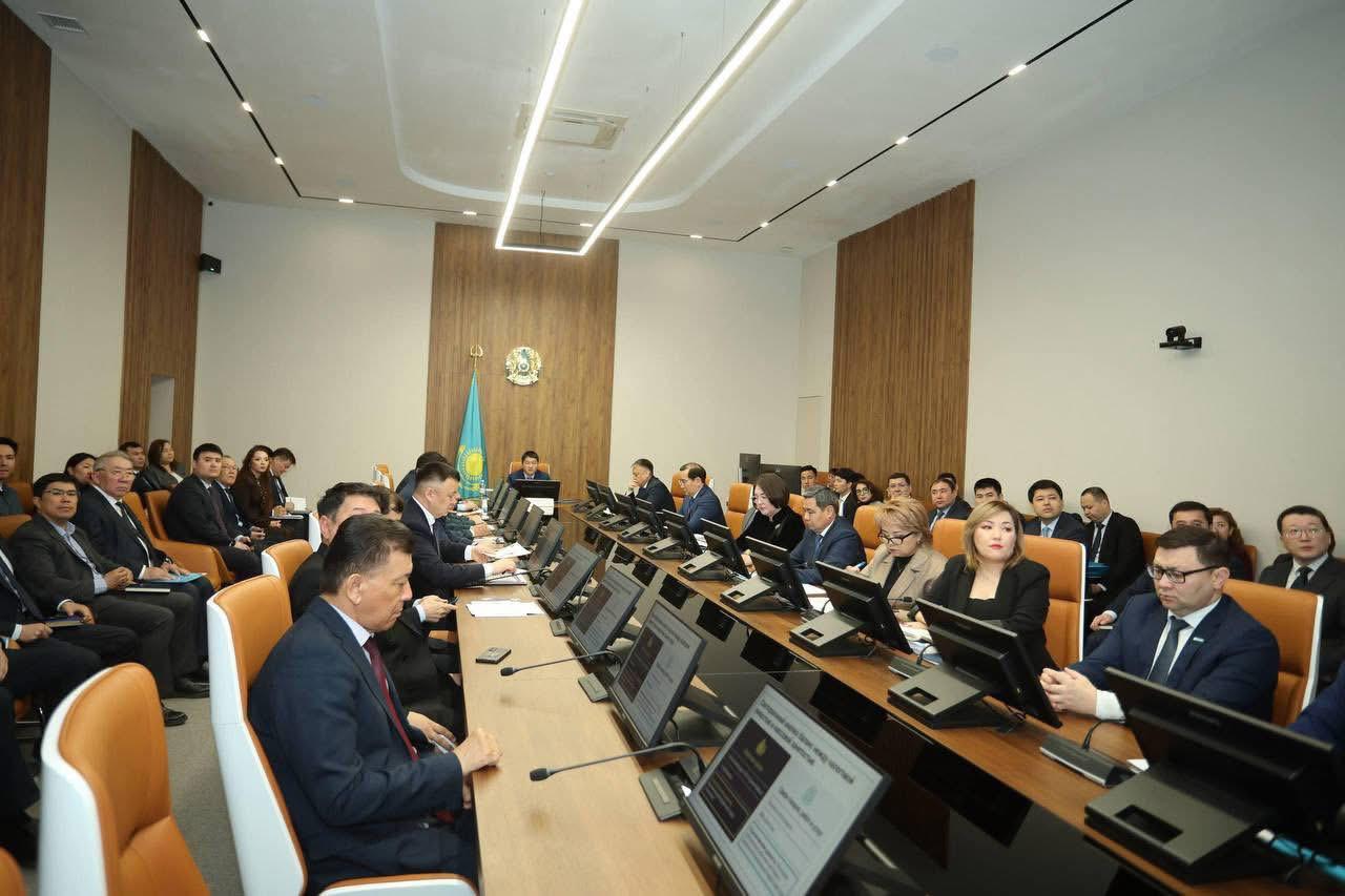 29 сәуір күні Маңғыстау облысының әкімі Нұрдәулет Қилыбайдың төрағалығымен өткен аппараттық жиналыста Маңғыстау облысы санитариялық-эпидемиологиялық бақылау департаменті басшысы М.Сербаев өңірдегі санитариялық-эпидемиологиялық жағдай және жоспарлы екпе жүргізілу барысы туралы баяндады.