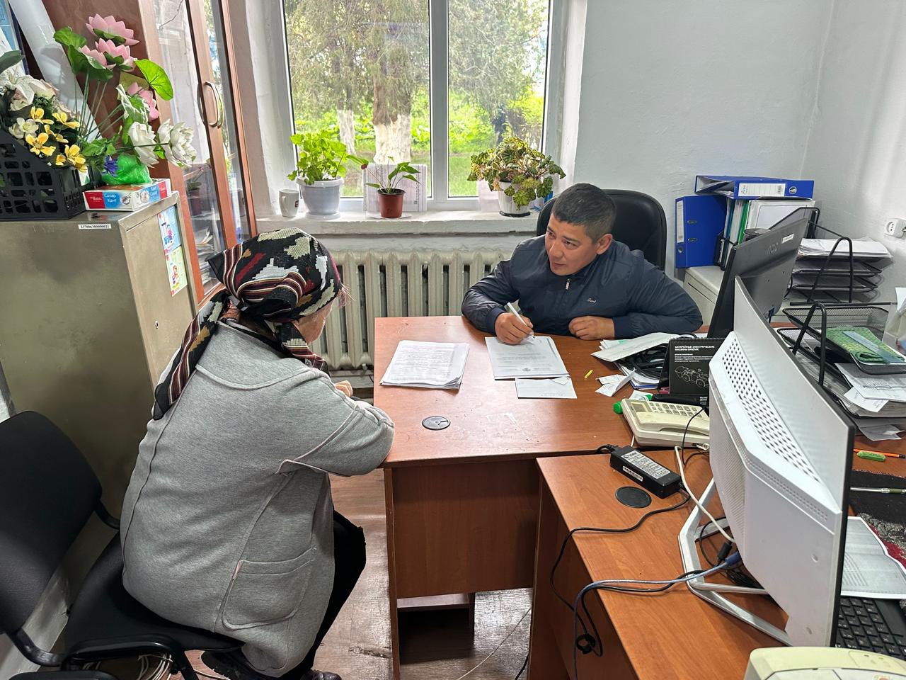 22.04.2026 жылы аудандық мәслихаттың депутаты Т.Курбанов Ават ауылында азаматтарды жеке мәселелер бойынша қабылдау жасады. Қабылдау барысында әлеуметтік және жер мәселелер көтерілді.