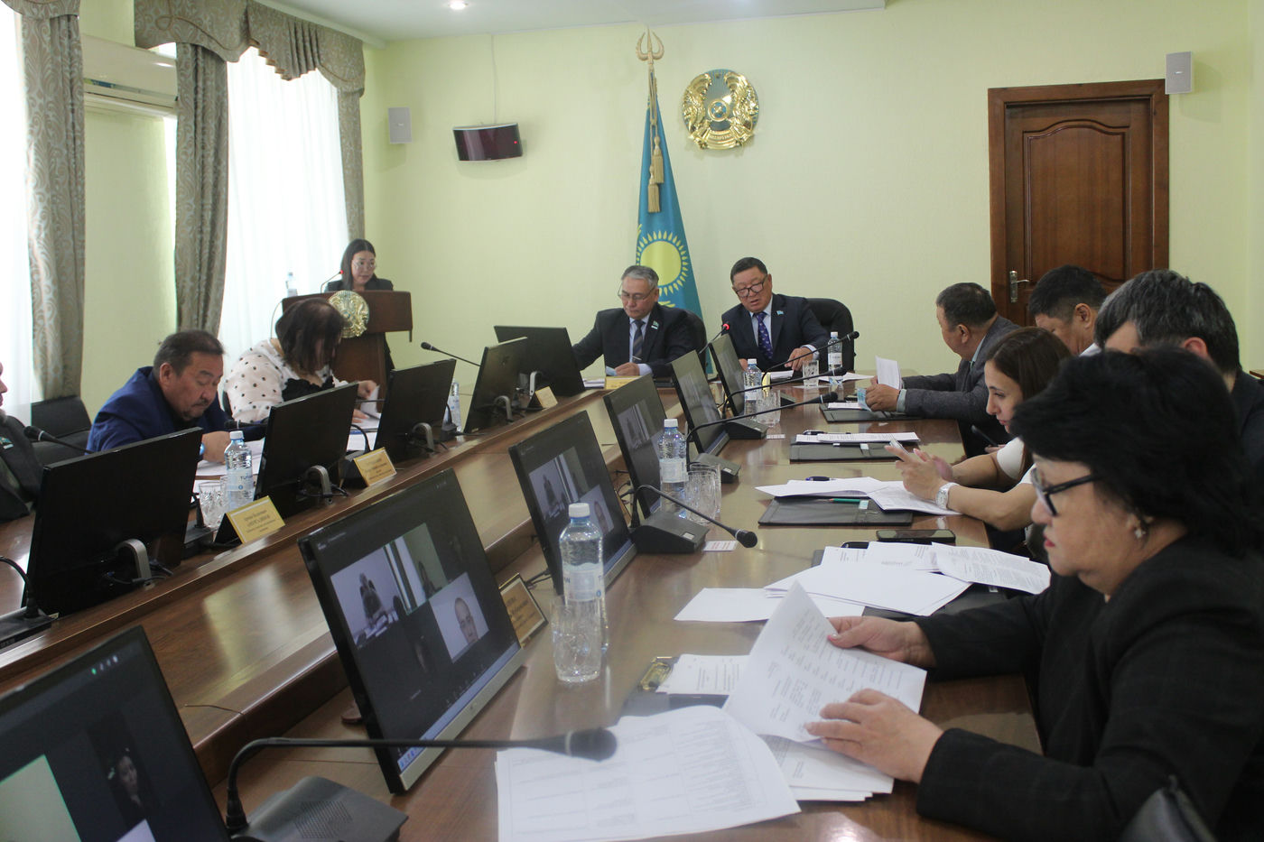 Бүгін қалалық мәслихаттың тұрақты комиссияларының кеңейтілген отырысы аграрлық секторды дамыту және жер қатынастары жөніндегі комиссия төрағасы Жанат Камитұлы Ибраевтың төрағалығымен өтті.