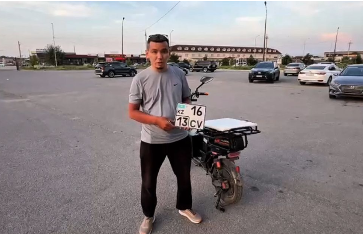 Шымкентте алғаш рет электрлі мопедке мемлекеттік нөмір берілді