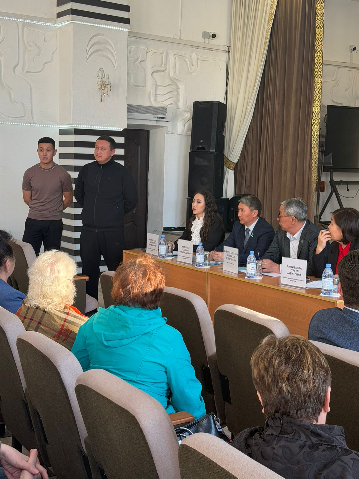 Депутаттардың қала тұрғындарымен кездесуі