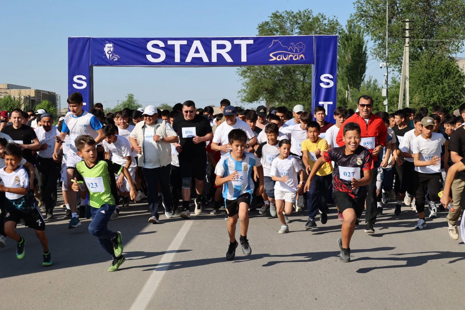 ТҮРКІСТАН: САУРАНДА 500-ГЕ ЖУЫҚ АДАМ ҚАТЫСҚАН БІРЛІК МАРАФОНЫ ӨТТІ