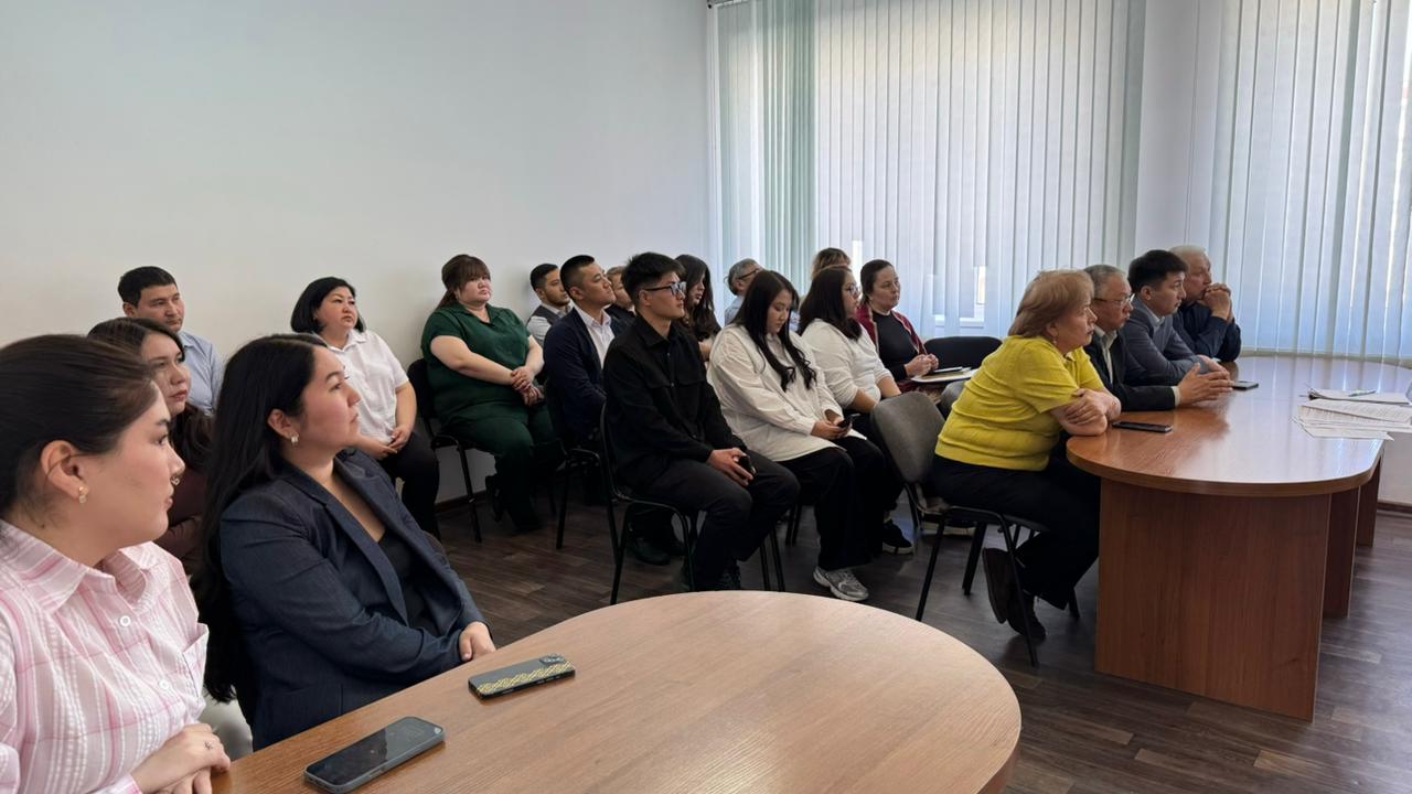 Мемлекеттік қызметтер және тіл саясаты мәселелері бойынша есептерді талқылау