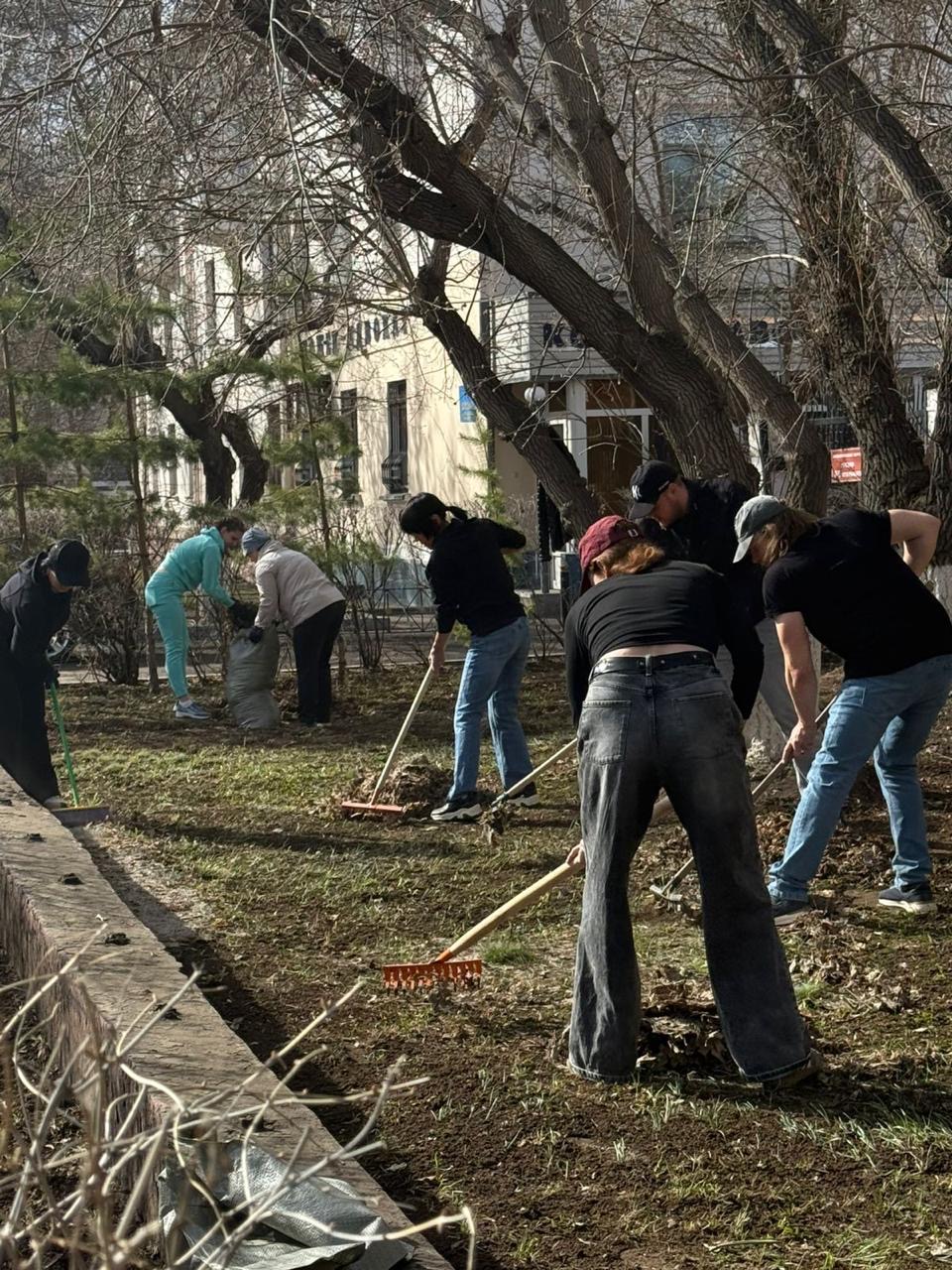 Елордалық театр ұжымы «Таза Қазақстан» акциясына қатысты