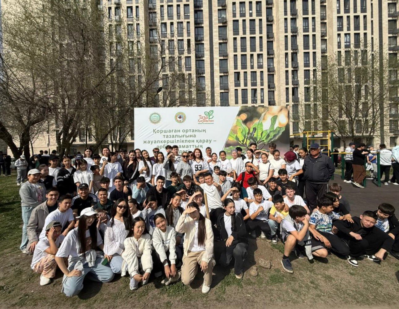 Әуезов ауданында 1500 адамның қатысуымен ауқымды жалпыаудандық сенбілік өтті