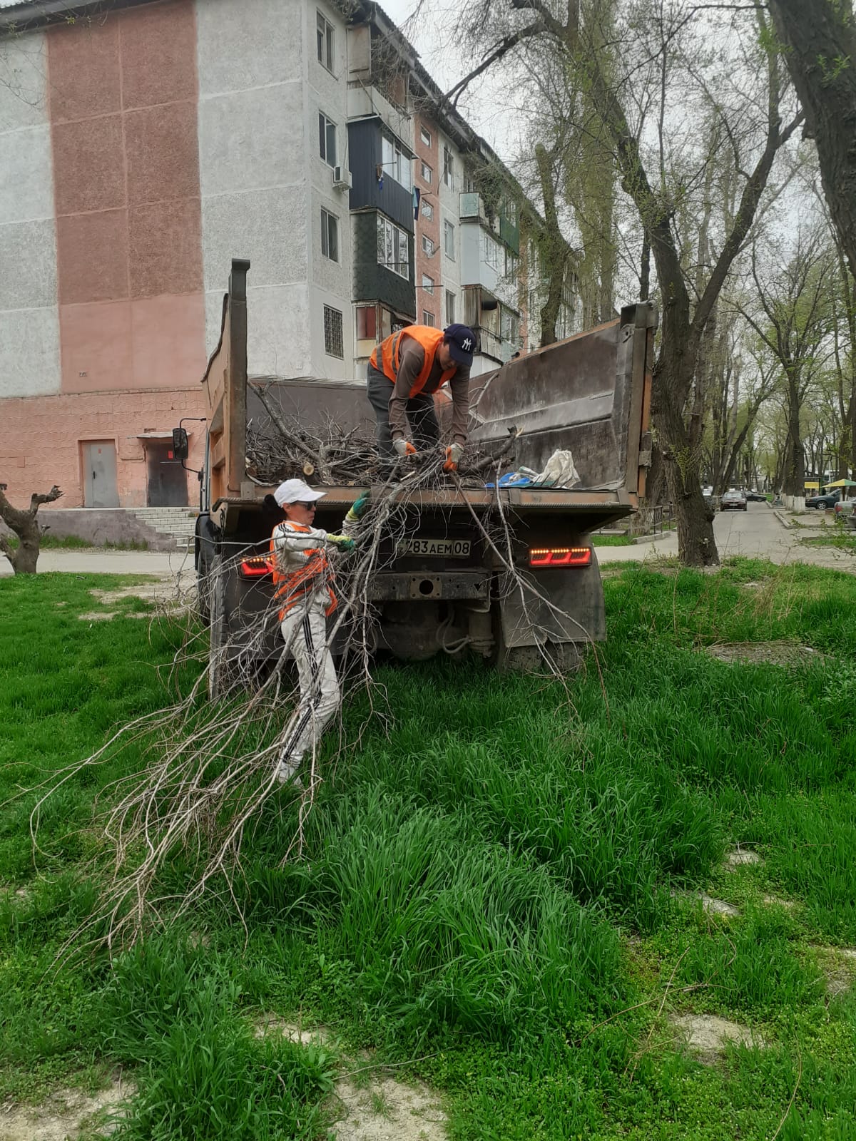 Таразда «Таза Қазақстан» акциясы аясында жалпы қалалық сенбілік өтті