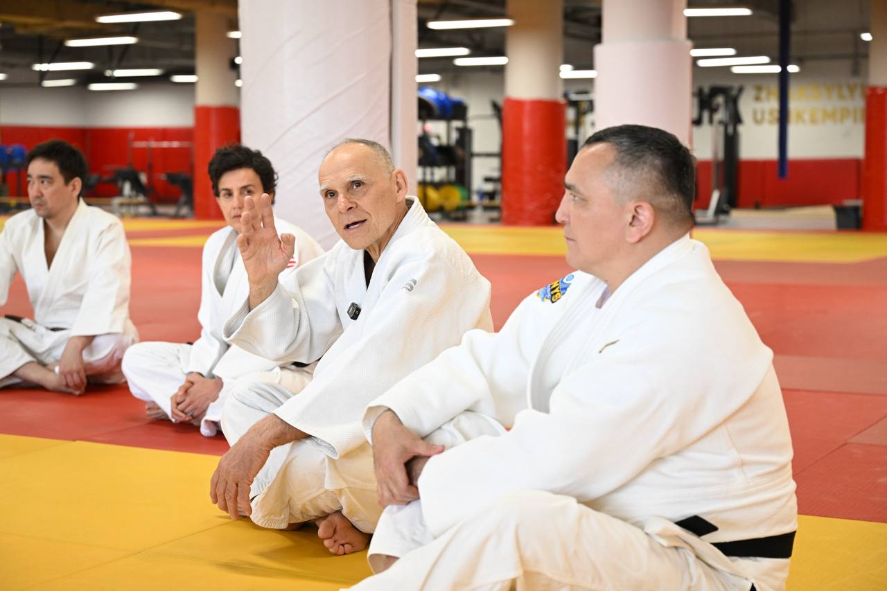 В Астане проходит тренерский семинар с участием Эцио Гамбы