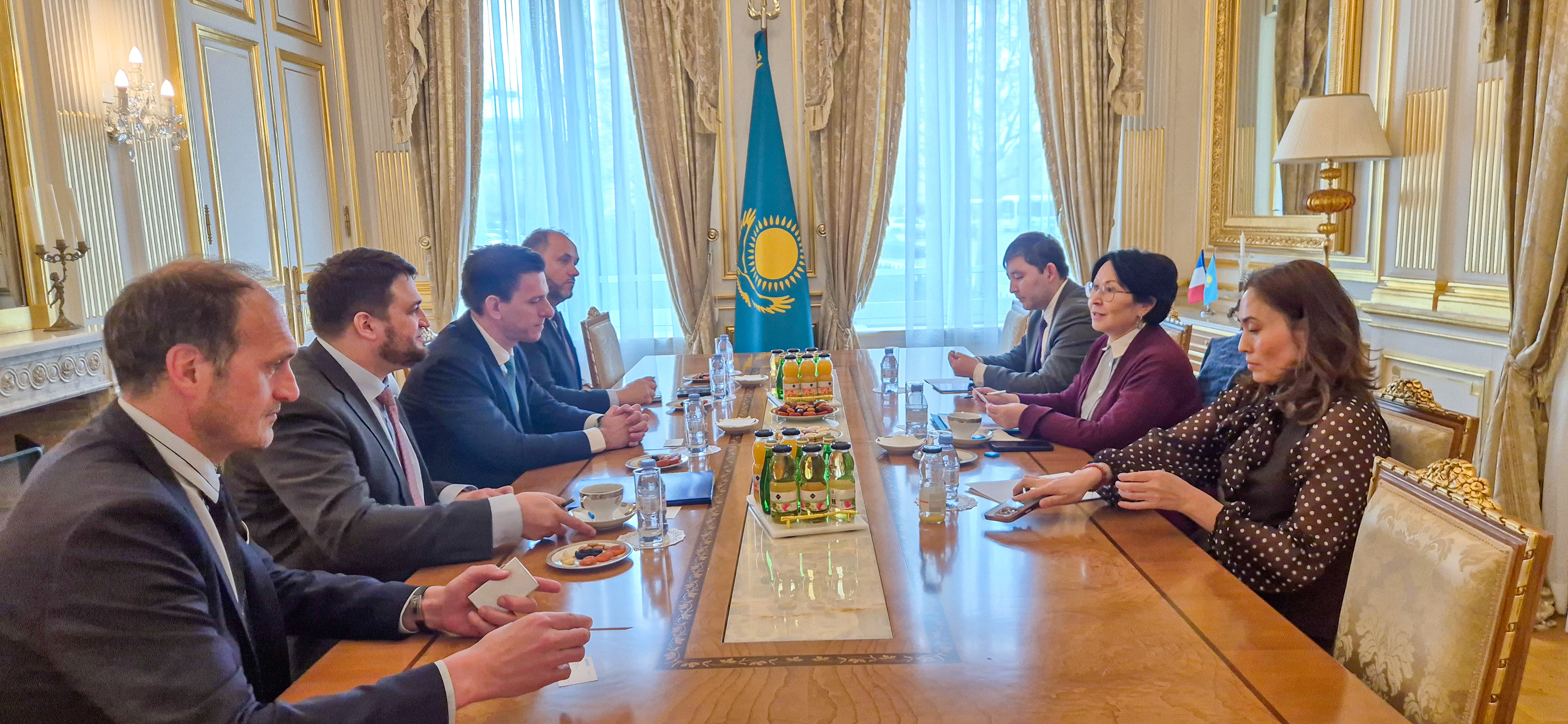 Airbus компаниясының өкілдерімен жұмыс кездесуі туралы