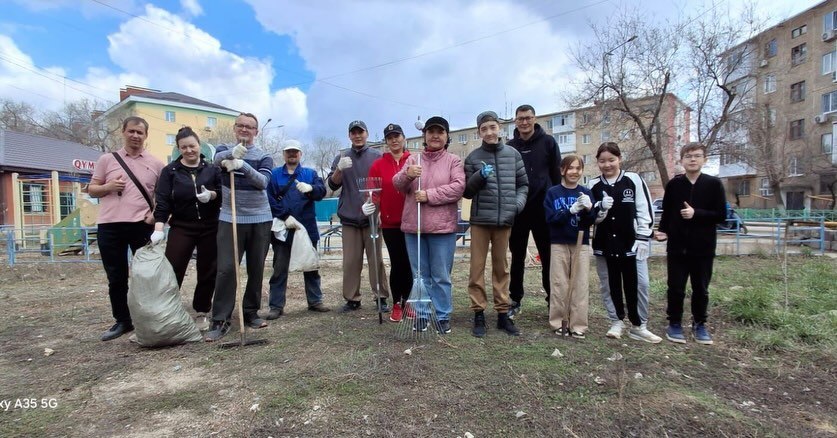 Депутаттар жалпықалалық сенбілікке қатысты