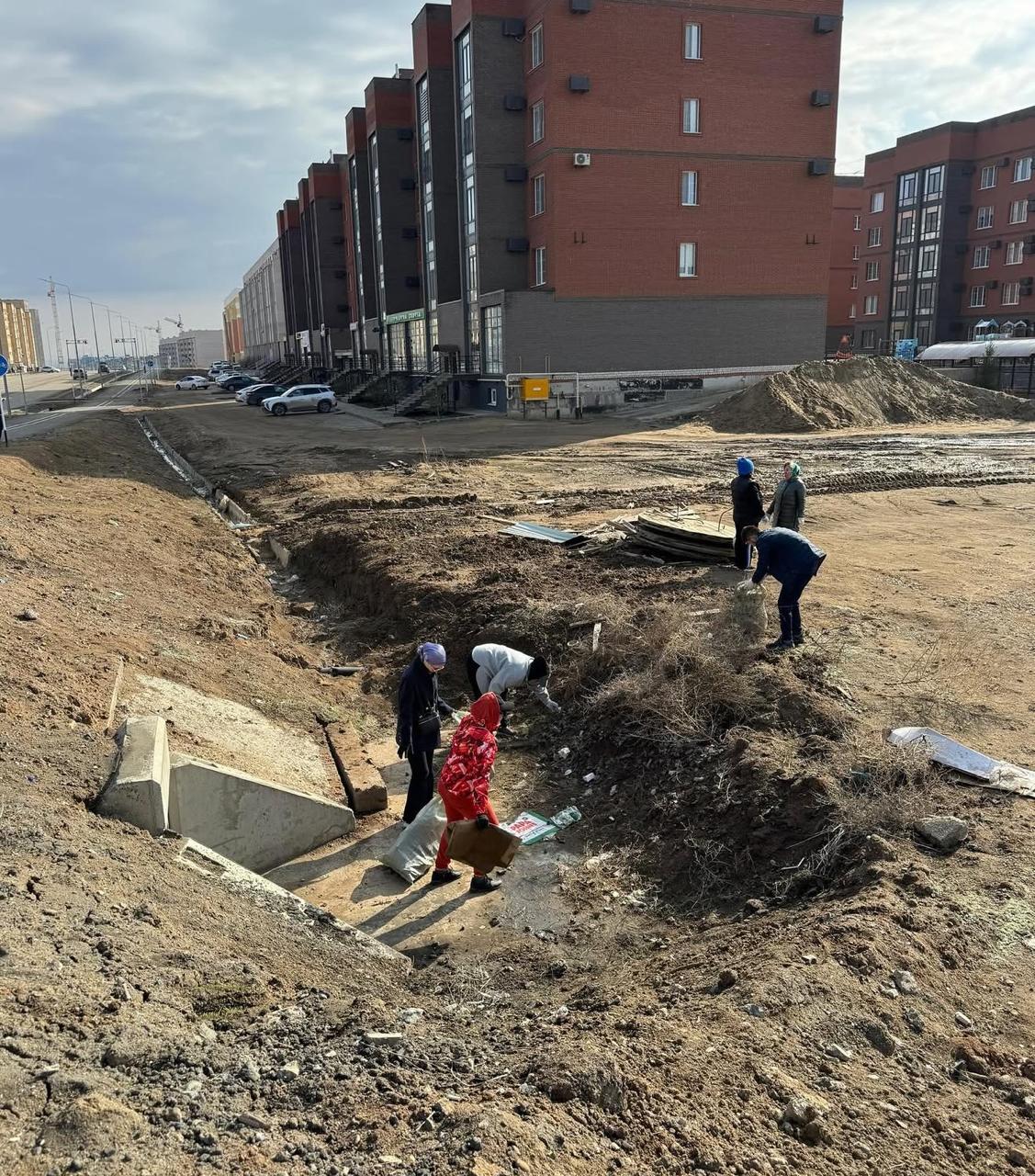 Ақтөбе облысының білім басқармасының қызметкерлері «Таза Қазақстан» акциясына қатысты