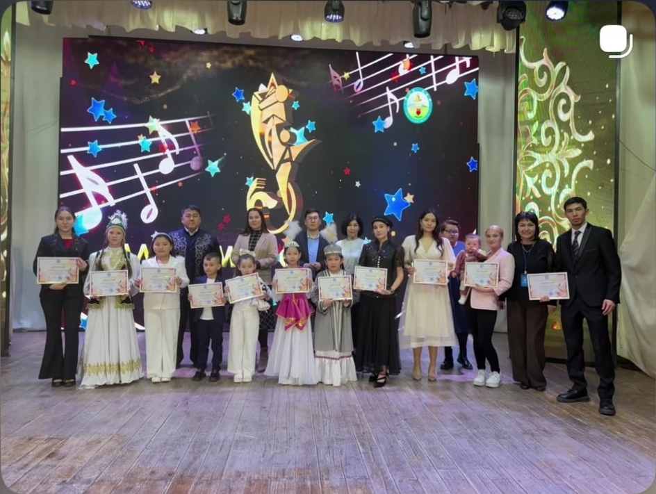 3 сәуір күні Елубай Өмірзақов атындағы аудандық Мәдениет үйі нағыз өнер ордасына айналды. Мұнда «Алтын микрофон – 2026» XXII Халықаралық вокалистер конкурсының өңірлік іріктеу кезеңі өтті.