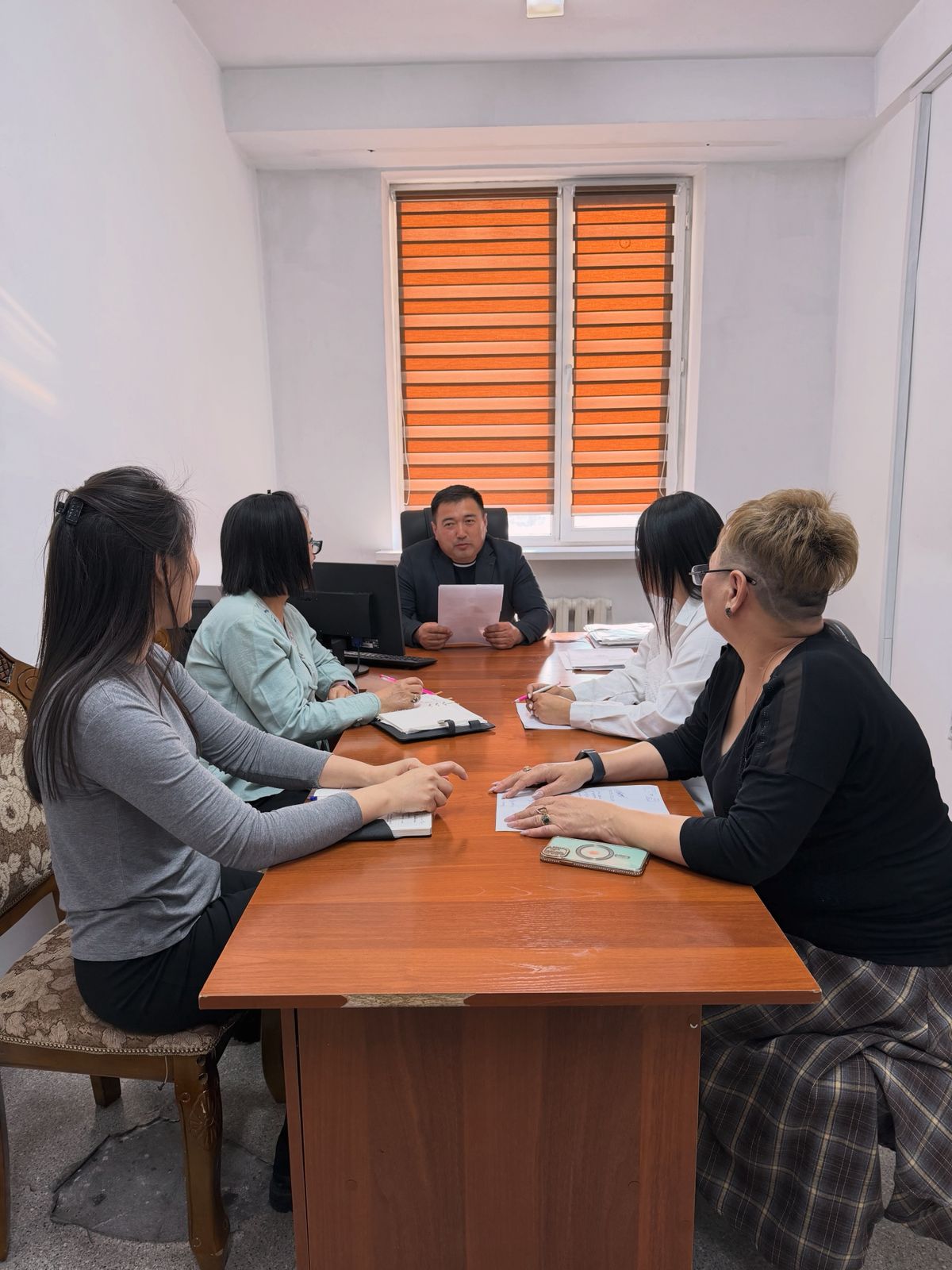 Үштөбе қаласы әкімінің орынбасары аппарат қызметкерлерімен сыбайлас жемқорлыққа қарсы іс-қимыл мәселелері бойынша түсіндіру жұмыстарын жүргізді