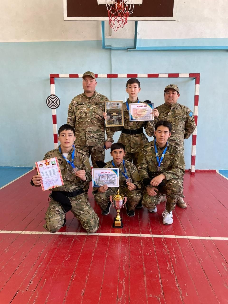 Оқушылар құтқарушы рөлінде