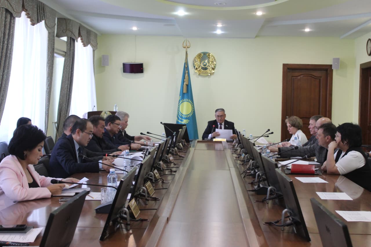 Екібастұз қалалық мәслихатының кезектен тыс сессиясына даярлық аясында тұрақты комиссияларының кеңейтілген отырысы өтті, онда ағымдағы жылғы қалалық бюджетке енгізілетін өзгерістер талқыланды.