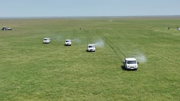 ТҮРКІСТАН: ШЕГІРТКЕГЕ ҚАРСЫ КҮРЕСТЕ ТЕХНИКА МЕН ЖҰМЫС КҮШІН ТҮГЕНДЕУ КҮНДЕЛІКТІ ЖҮРГІЗІЛЕДІ