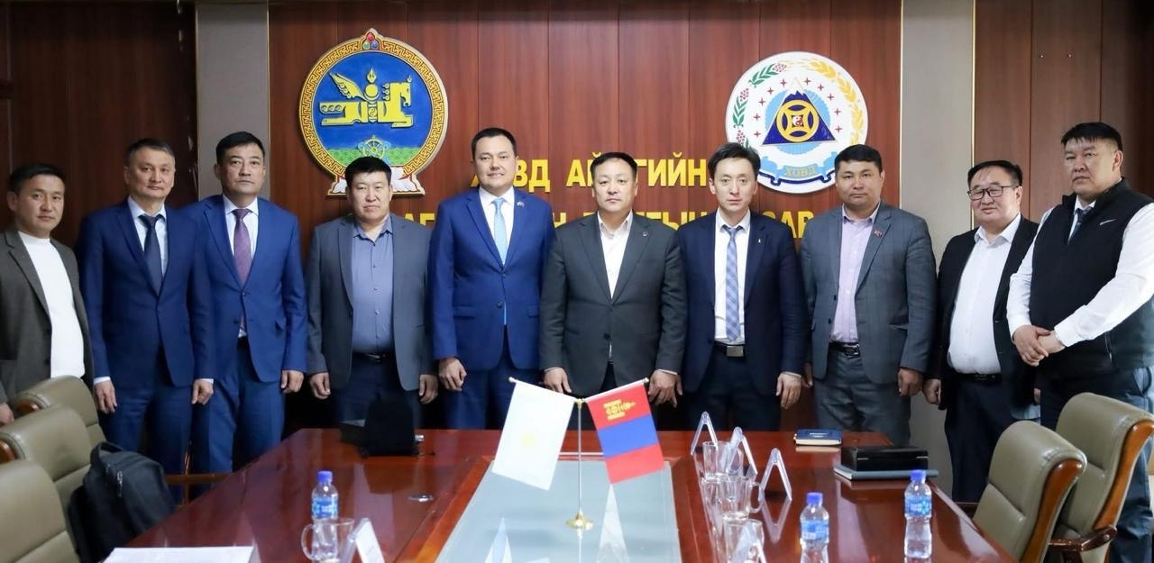 Қазақстанның Моңғолиядағы Елшісі А.Сейтақыновтың Ховд аймағы губернаторының орынбасары Л.Энхбаярмен кездесуі туралы