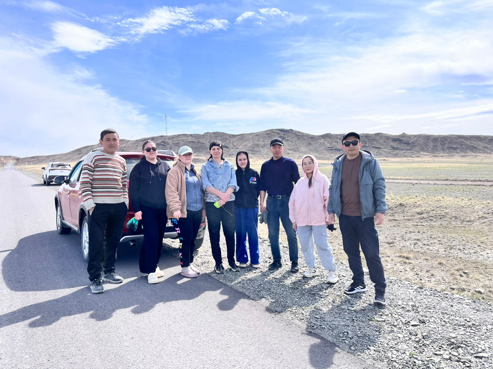 В Краснополянском сельском округе в рамках республиканской экологической акции «Таза Казахстан» прошёл субботник.  В мероприятии приняли участие сотрудники организаций, жители округа и молодёжь. Совместными усилиями были проведены работы по санитарной очистке территории: убран мусор, очищены улицы и общественные пространства, приведены в порядок дворы и прилегающие участки.  Такие мероприятия способствуют формированию экологической культуры и объединяют жителей ради общего дела. Чистота начинается с каждого из нас.